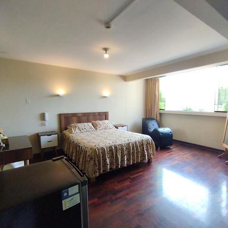 Montreal Hostal Lima Zewnętrze zdjęcie